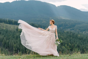 بهترین پارچه ها برای لباس عروس: راهنمای عروس های آینده